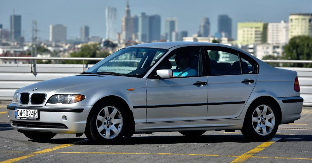 BMW 3 серии E36 Марка / модель BMW 3 серии E36 (1991) Длина 444 см Ширина 170 см Высота 140 см Колесная база 270 см Собственный вес От 1185 кг